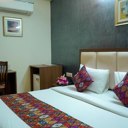 Hotel The Luxe 18 - Golf Course Road Gurgaon Exterior photo