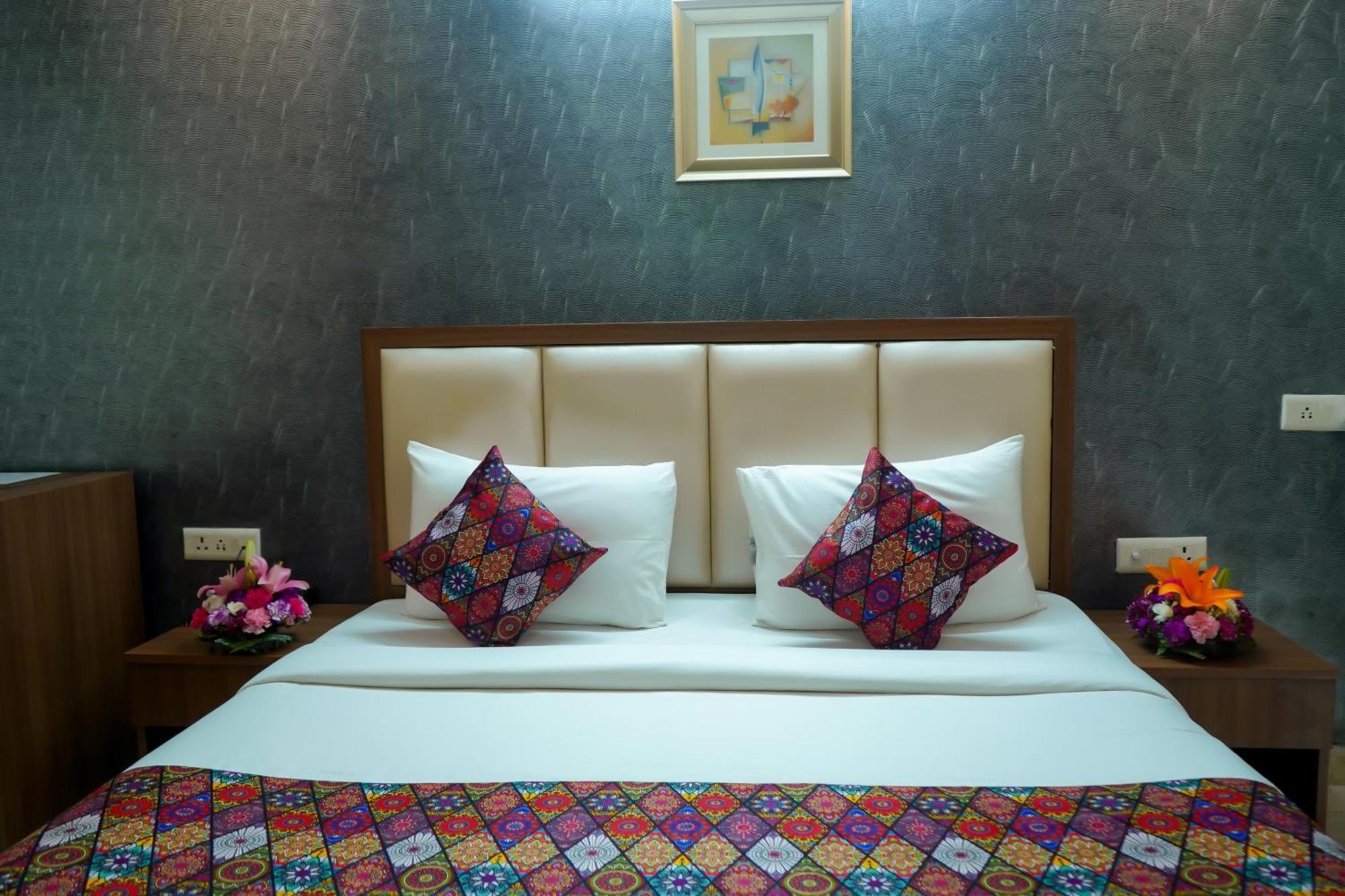 Hotel The Luxe 18 - Golf Course Road Gurgaon Exterior photo
