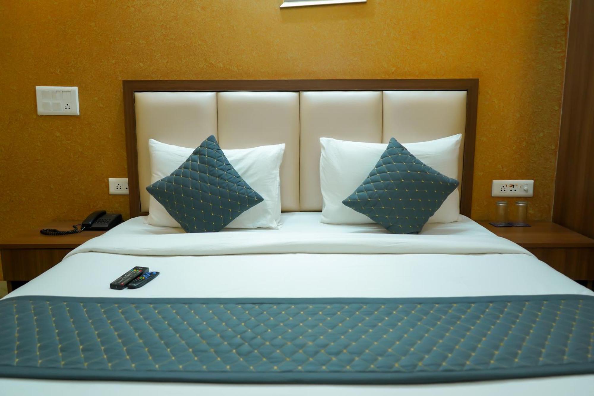 Hotel The Luxe 18 - Golf Course Road Gurgaon Exterior photo