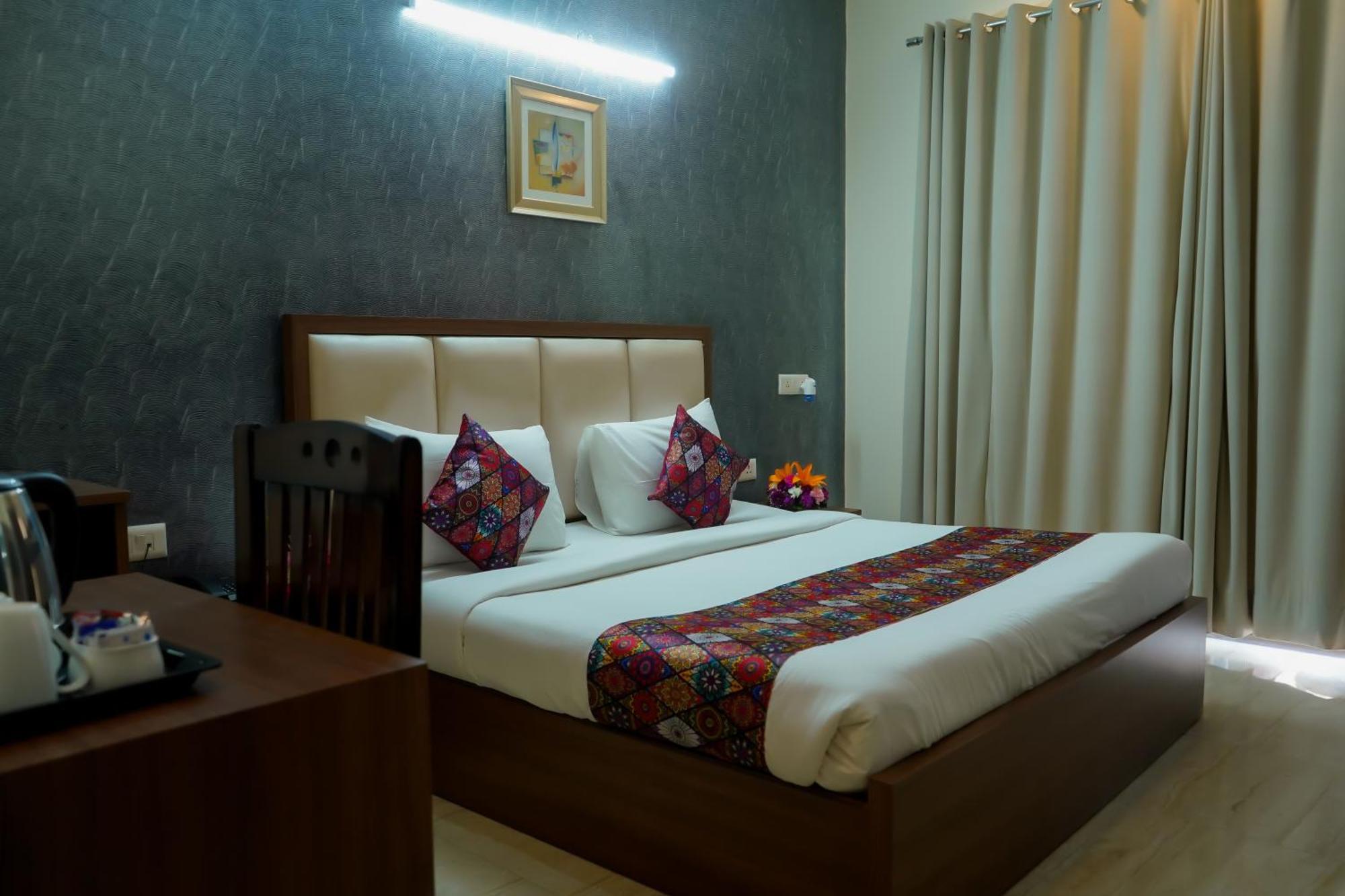 Hotel The Luxe 18 - Golf Course Road Gurgaon Exterior photo