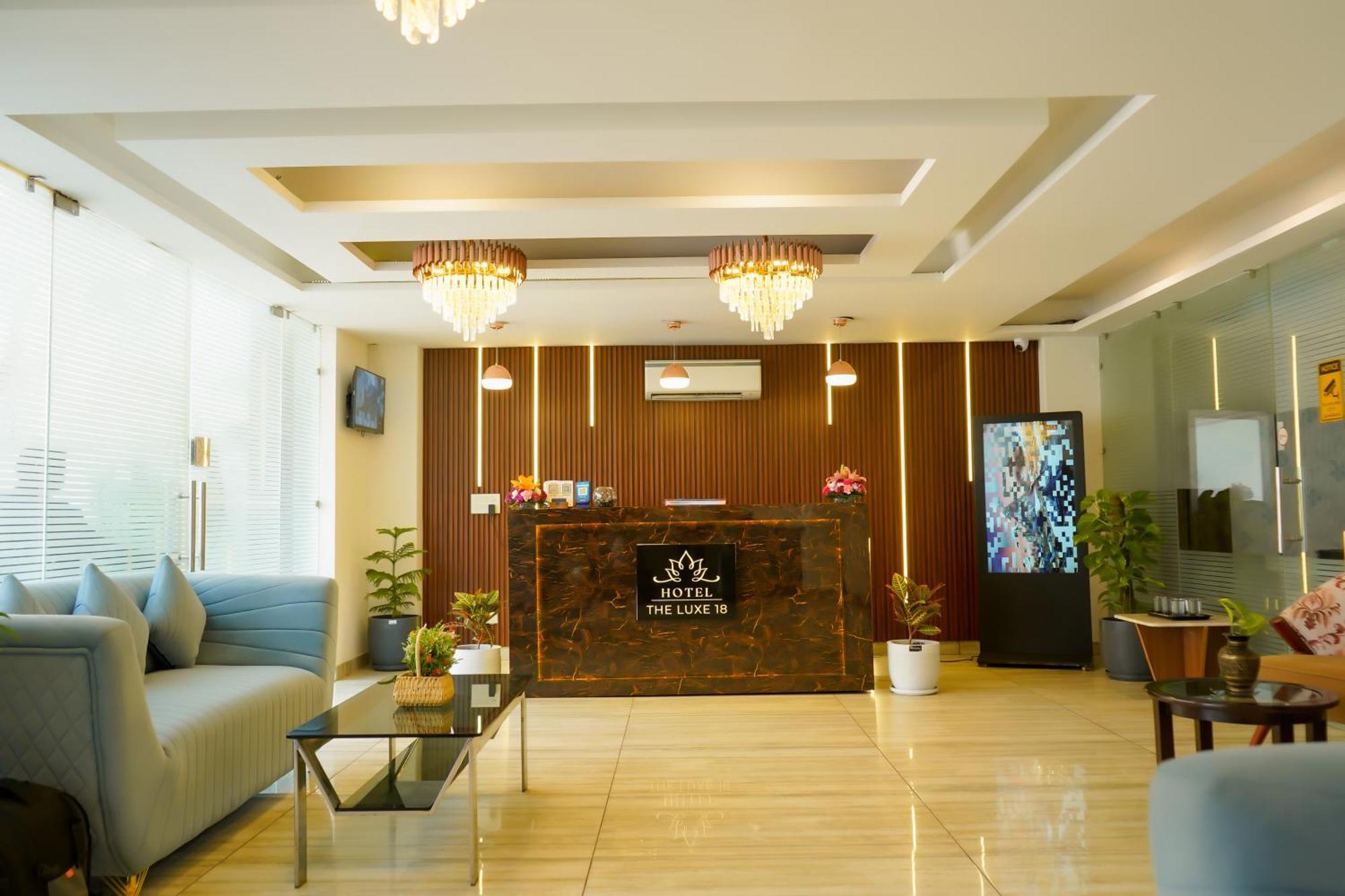 Hotel The Luxe 18 - Golf Course Road Gurgaon Exterior photo