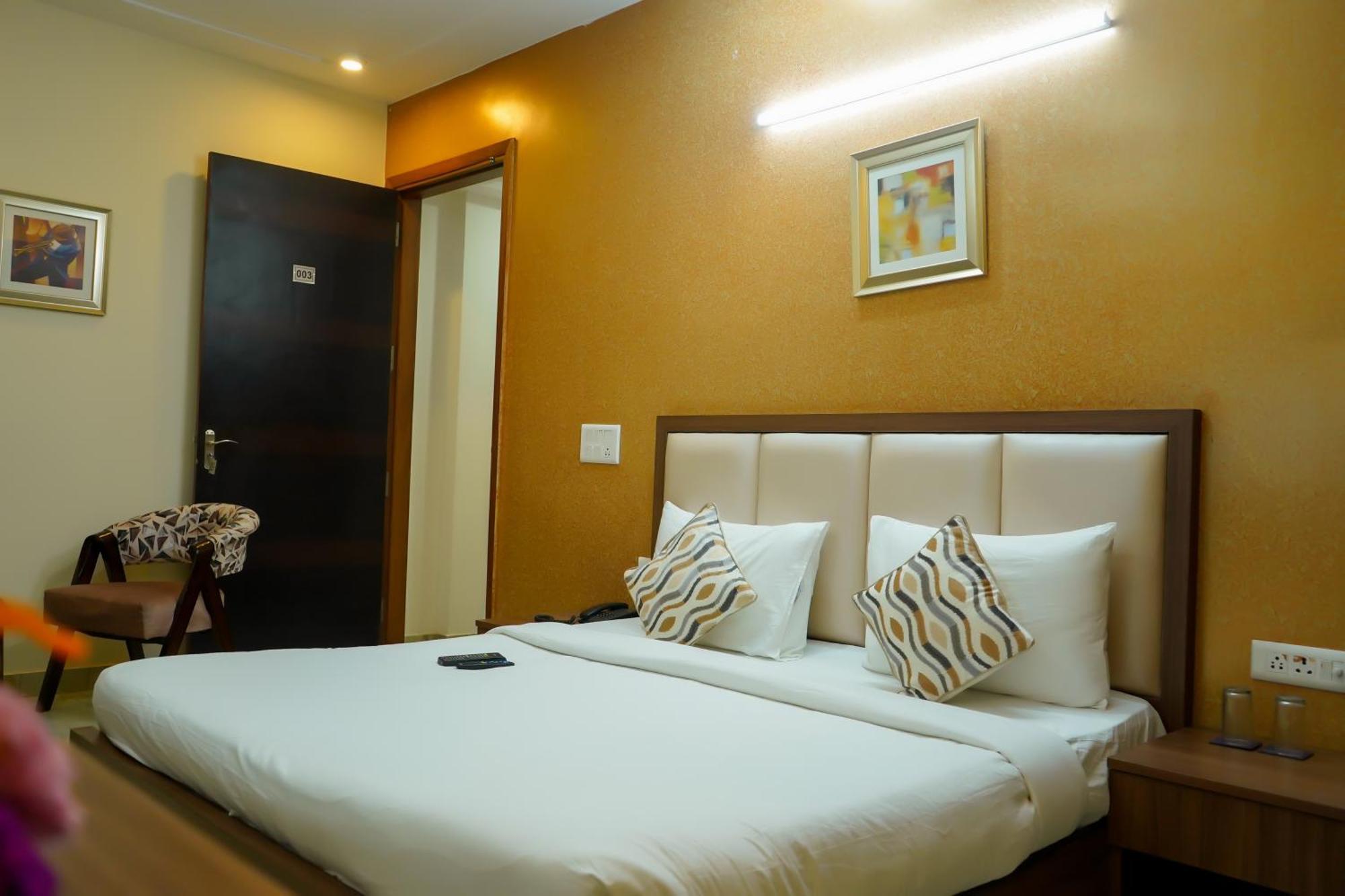 Hotel The Luxe 18 - Golf Course Road Gurgaon Exterior photo