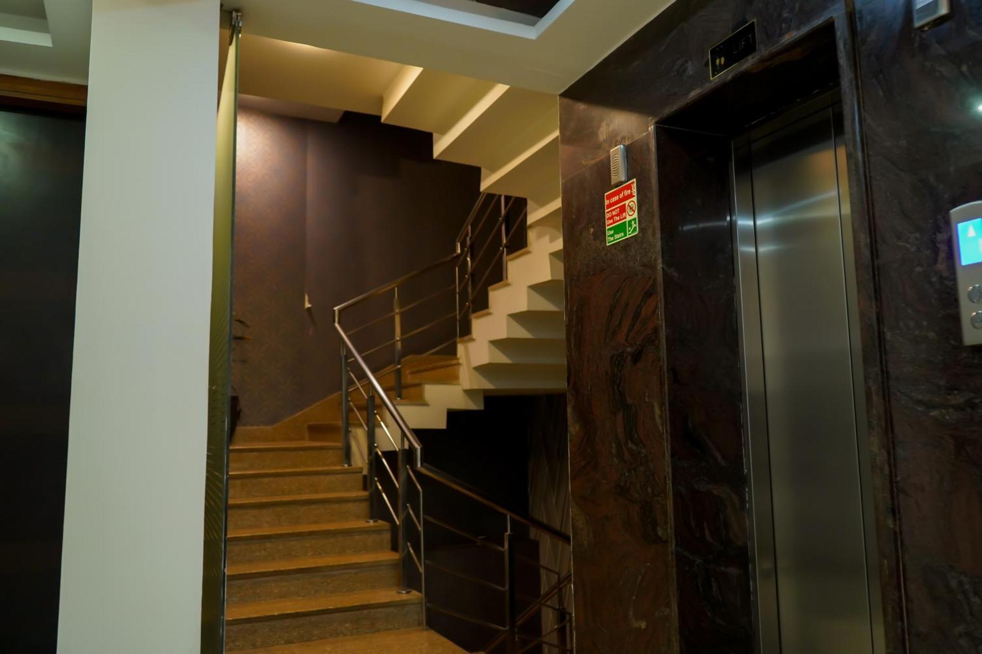 Hotel The Luxe 18 - Golf Course Road Gurgaon Exterior photo