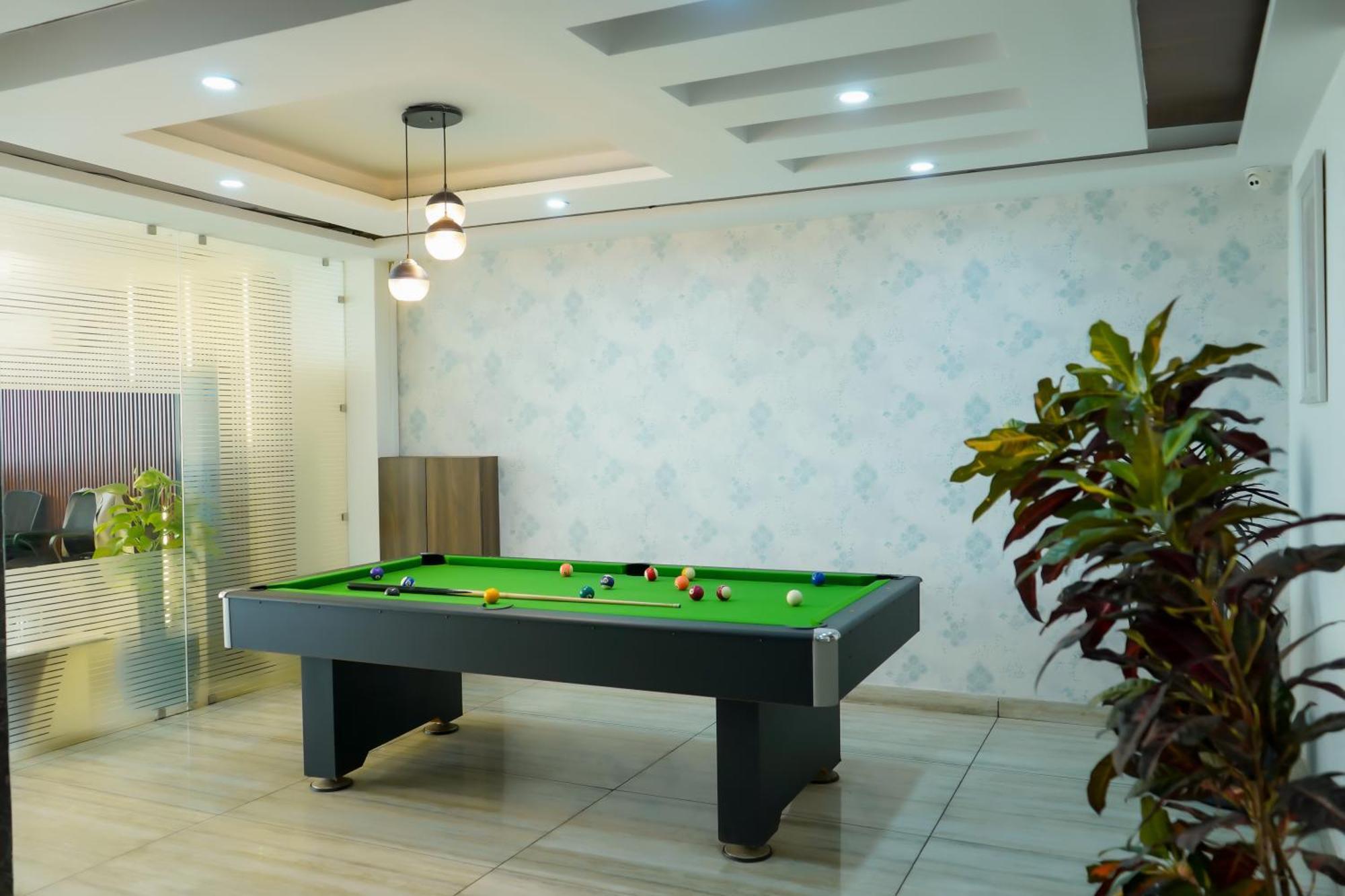 Hotel The Luxe 18 - Golf Course Road Gurgaon Exterior photo