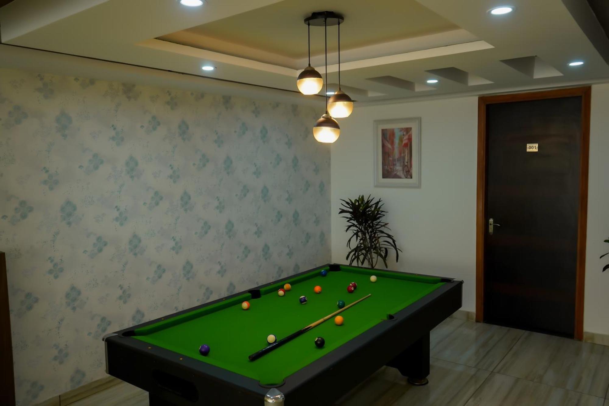 Hotel The Luxe 18 - Golf Course Road Gurgaon Exterior photo