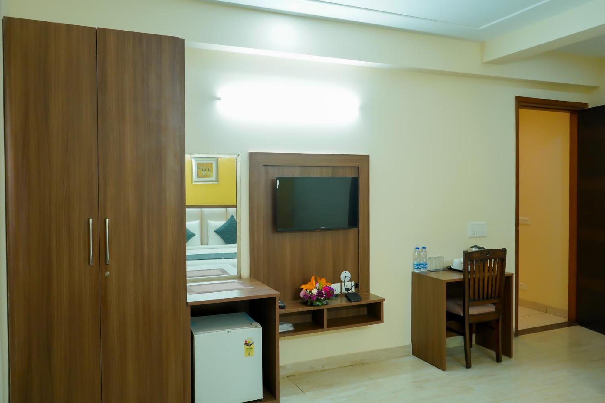 Hotel The Luxe 18 - Golf Course Road Gurgaon Exterior photo