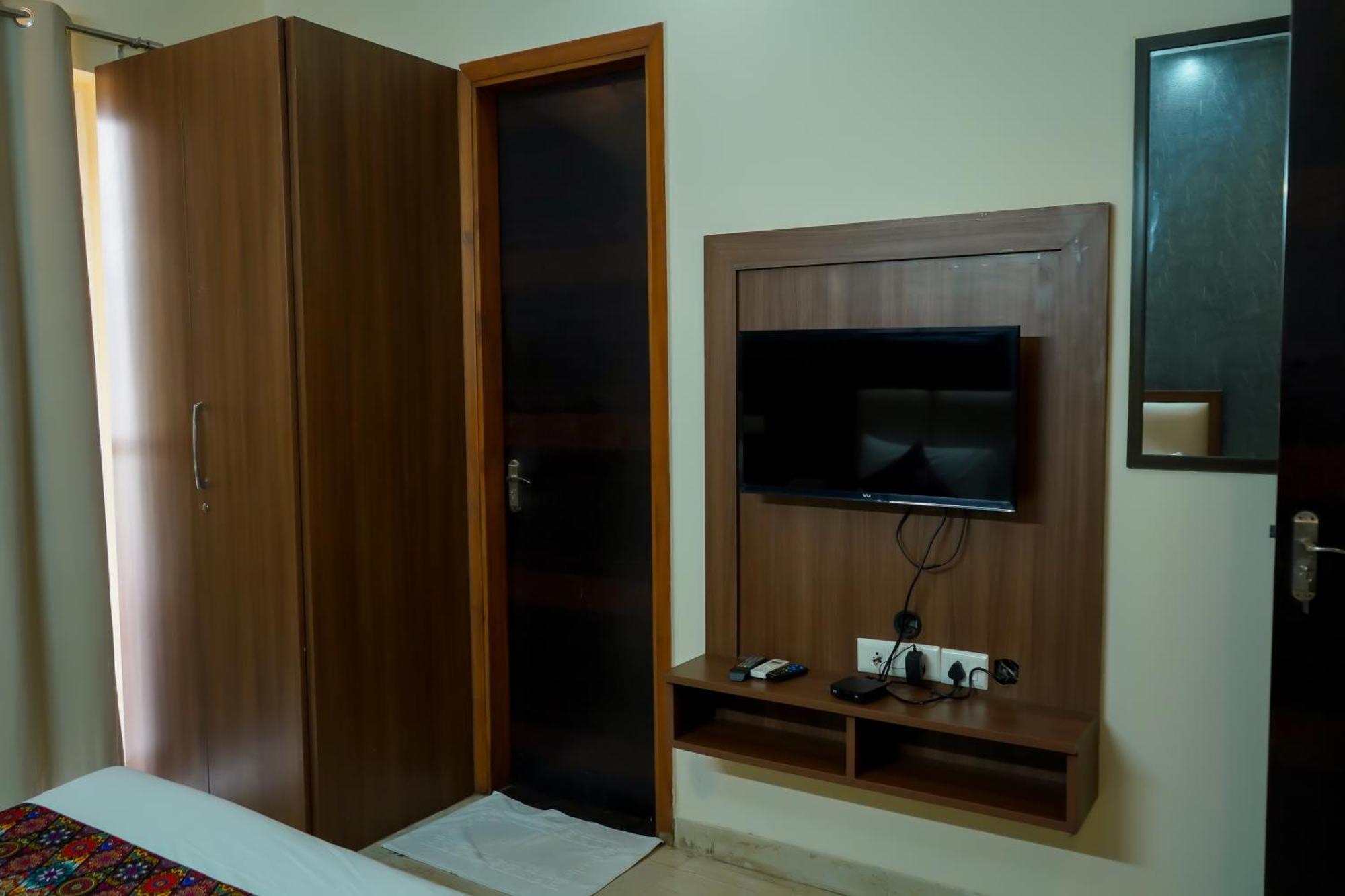 Hotel The Luxe 18 - Golf Course Road Gurgaon Exterior photo