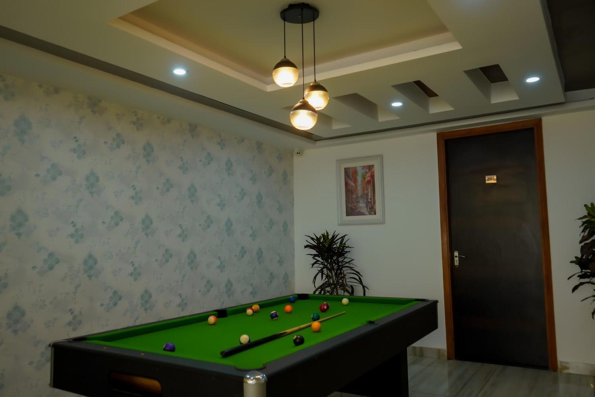 Hotel The Luxe 18 - Golf Course Road Gurgaon Exterior photo